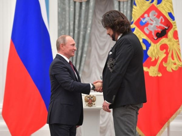 Филипп Киркоров поблагодарил Владимира Путина за "завтрашнее дно"