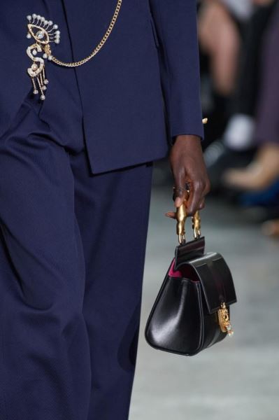 Красивые сумки на Неделе моды в Париже