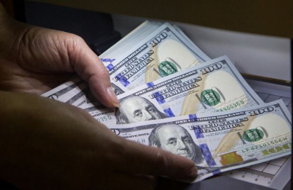 <br />
Американский эксперт предсказал обвал курса доллара<br />
